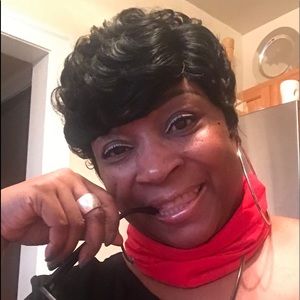 Meet your Posher, Sharon